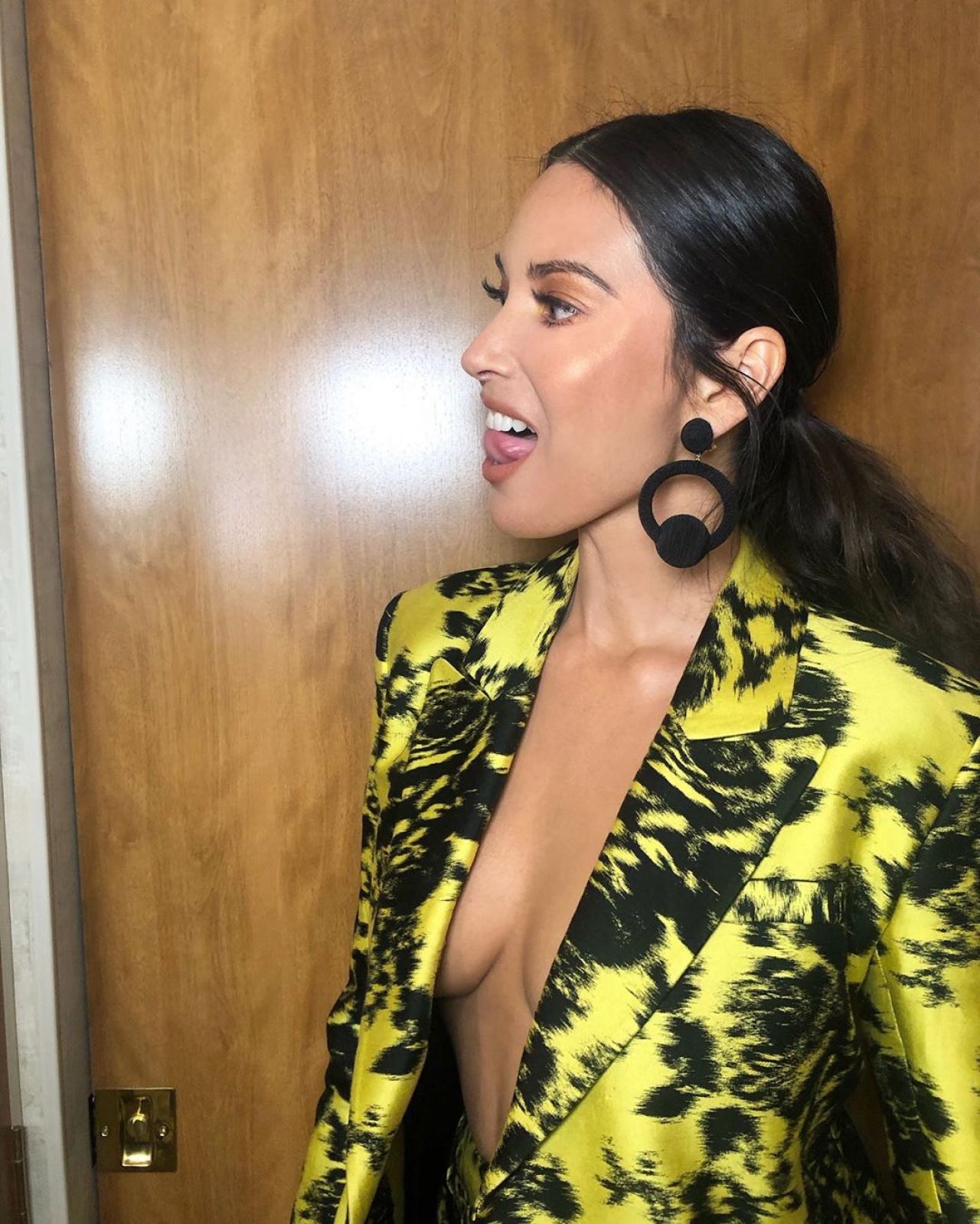 Olivia Munn exposing her amazing boobs and plunging deep cleavage