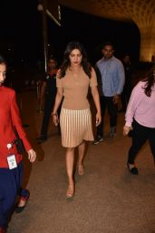 Priyanka Chopra Casual Style - Heading to the Mumbai Airport 06/14/2019