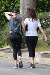 Reese Witherspoon in Workout Gear 06/08/2019