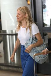 Sienna Miller Travel Style - LAX Airport in Los Angeles 06/05/2019