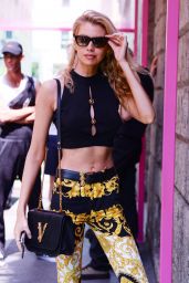 Stella Maxwell Style - Arriving at the Versace Show in Milan 06/15/2019