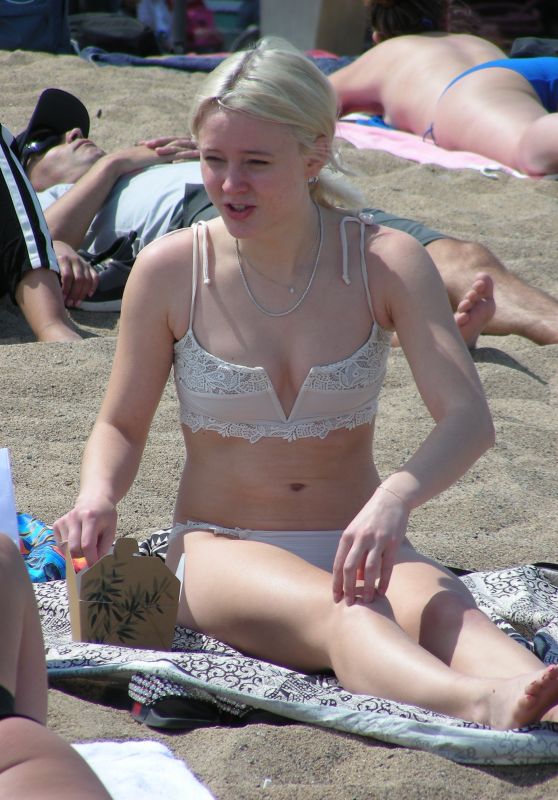 Zara Larsson in Bikini - Barcelona Beach 06/06/2019