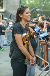 Alex Morgan - Arriving in NYC After Winning the 2019 FIFA Women