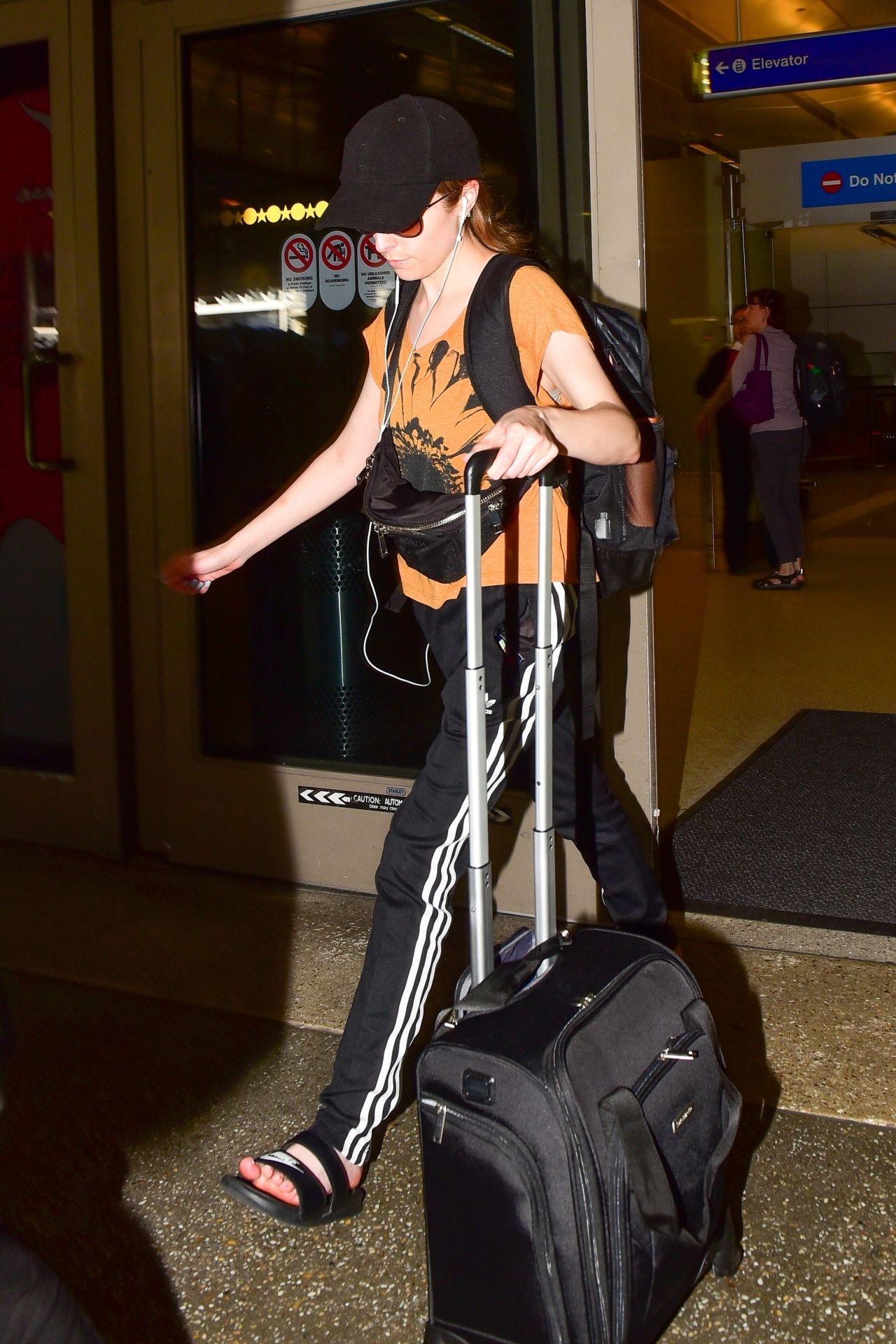 Anna Kendrick in Comfy Travel Outfit - LAX Airport 07/23/2019 • CelebMafia