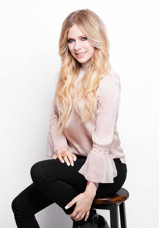 Avril Lavigne - Cosmopolitan Magazine Japan July 2019