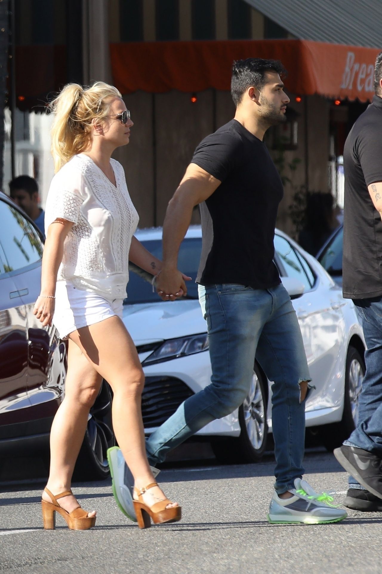 https://celebmafia.com/wp-content/uploads/2019/07/britney-spears-le-pain-in-beverly-hills-07-12-2019-5.jpg