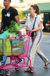 Elizabeth Olsen - Grocery Shopping in Sherman Oaks 07/25/2019