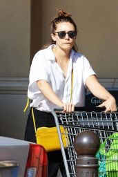 Elizabeth Olsen - Shopping at Gleason