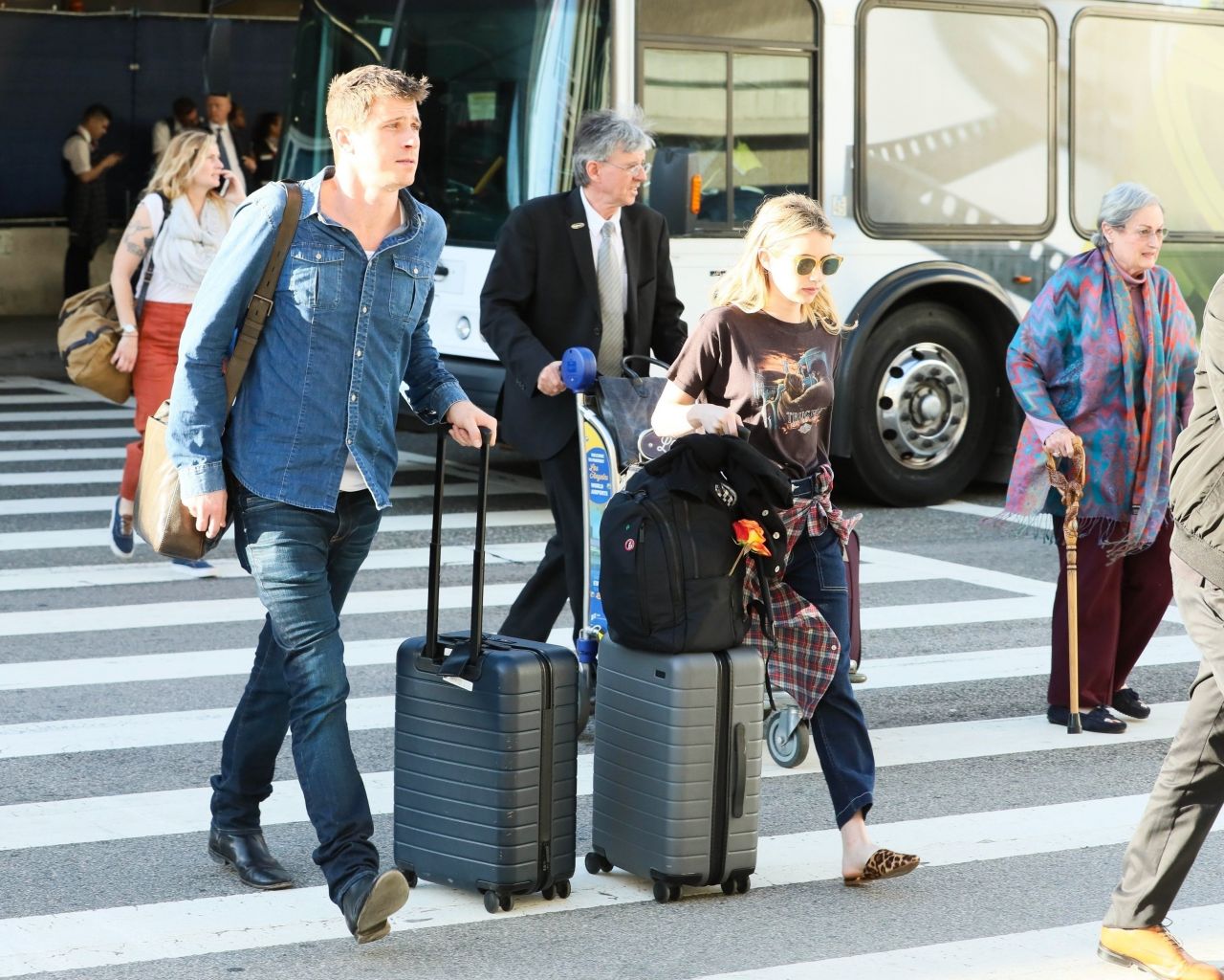 Emma Roberts: LV Luggage at LAX: Photo 559287