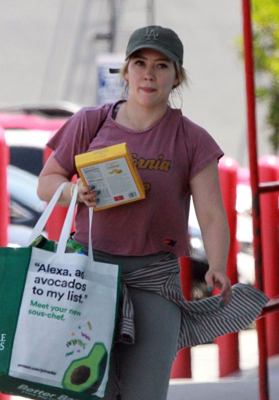 Hilary Duff - Shopping at Trader Joes in Studio City 07/17/2019