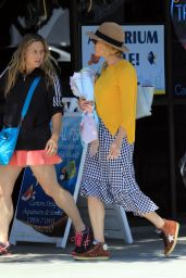 Julie Bowen Casual Style - Leaving Joan