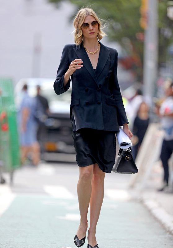 Karlie Kloss Shows Off Her Eclectic Style - New York City 07/25/2019