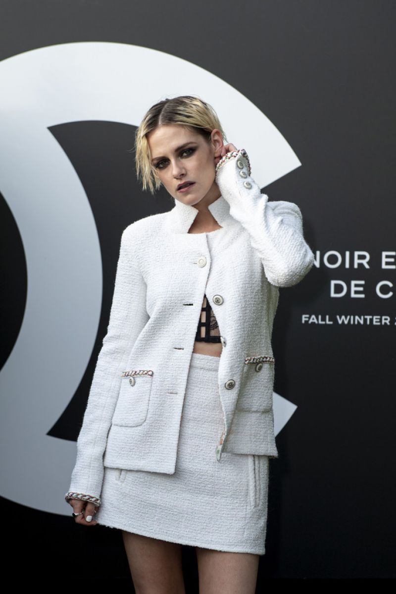 Kristen Stewart - Noir et Blanc de Chanel F/W 19 Makeup Collection •  CelebMafia
