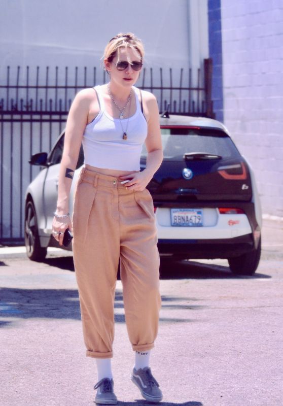 Kristen Stewart - Out for Lunch in LA 07/01/2019