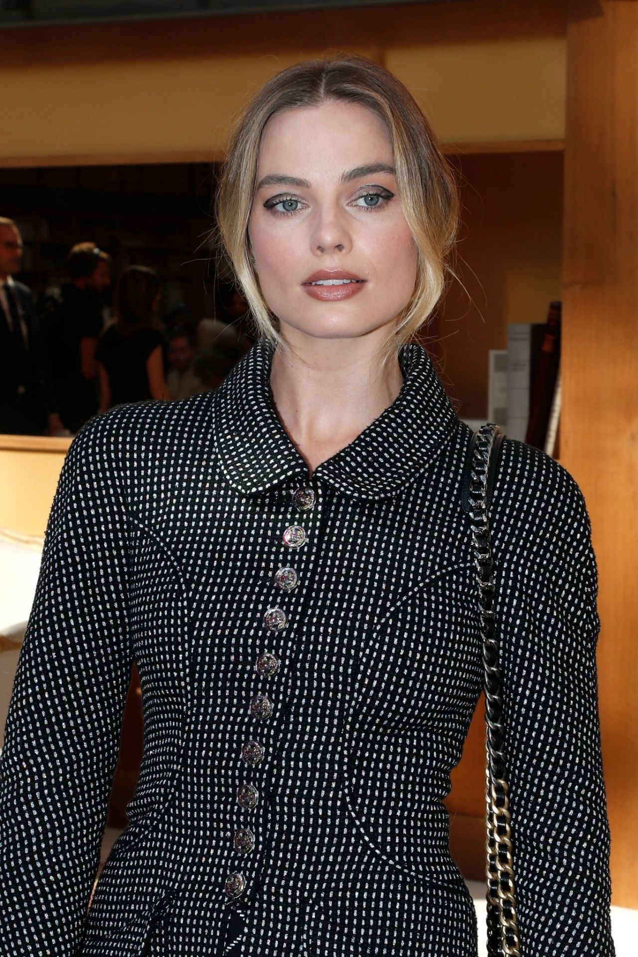 margot robbie attends the chanel show, haute couture fall-winter 2019-20  during paris fashion week in paris, france-020719_8