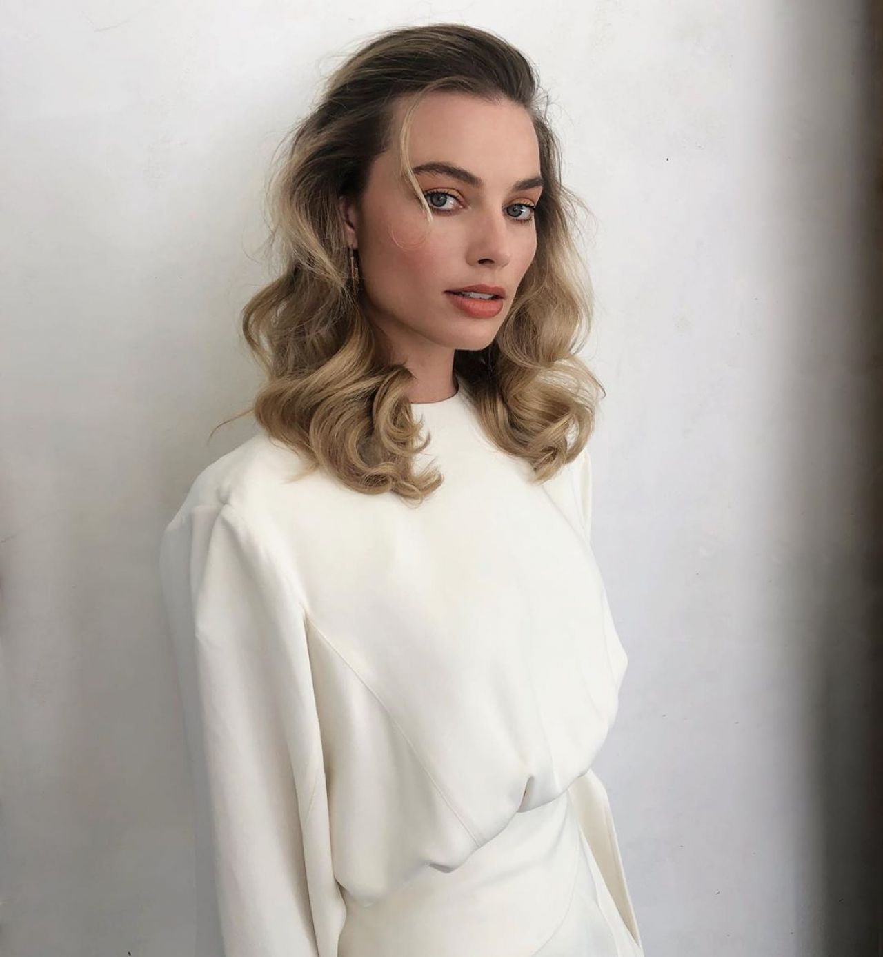 https://celebmafia.com/wp-content/uploads/2019/07/margot-robbie-once-upon-a-time-in-hollywood-press-portraits-july-2019-0.jpg