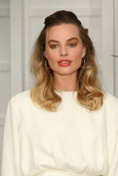 Margot Robbie - Photocall for "Once Upon a Time in Hollywood" in Beverly Hills