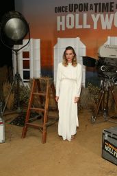 Margot Robbie - Photocall for "Once Upon a Time in Hollywood" in Beverly Hills