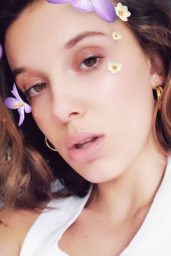 Millie Bobby Brown - Beach in Honolulu 12/02/2018