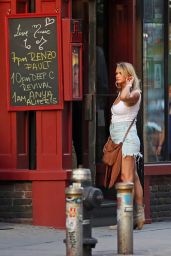 Miranda Lambert in Mini Skirt - Out for Dinner in NYC 06/26/2019
