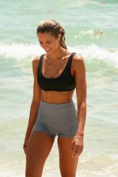 Natalie Roser - Yoga Class in Miami Beach 07/14/2019