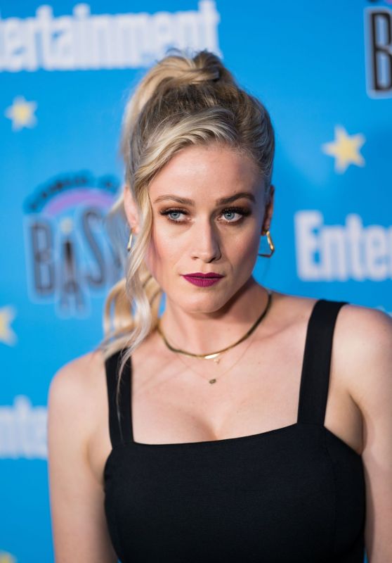 Olivia Taylor Dudley – EW Comic Con Party in San Diego 07/20/2019