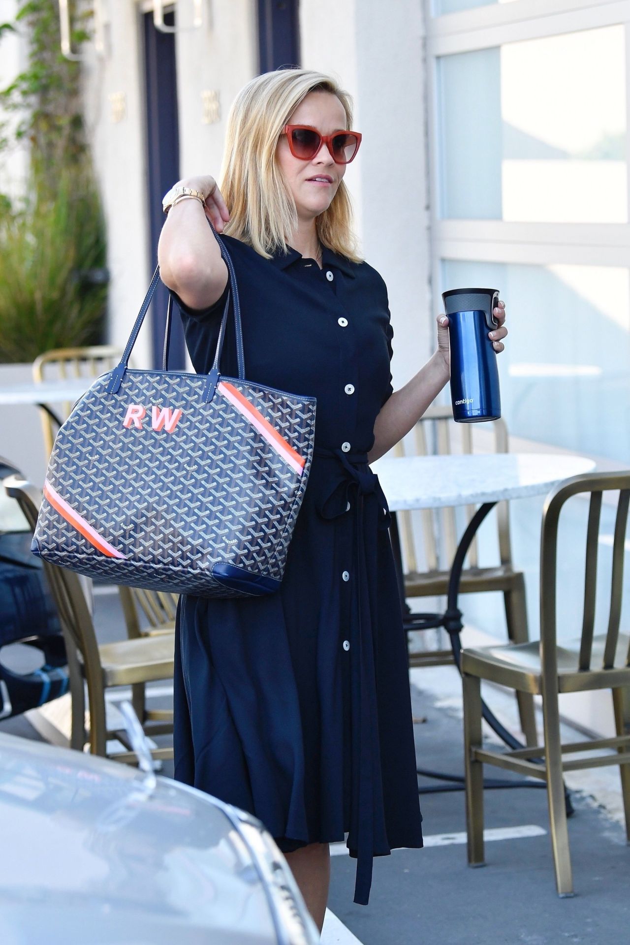 Reese Witherspoon - Arrives at Her Office in Los Angeles 07/27