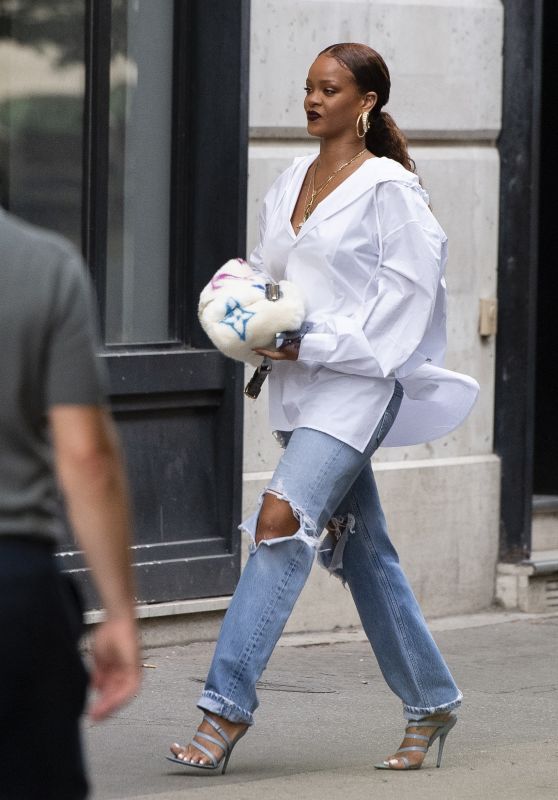 Rihanna Street Style 07/26/2019