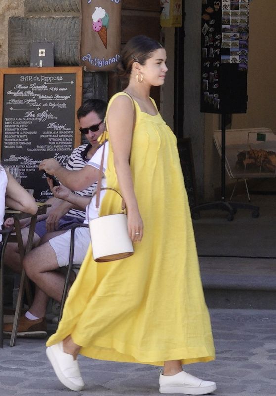 Selena Gomez - Out in Civita di Bagnoregio 07/24/2019