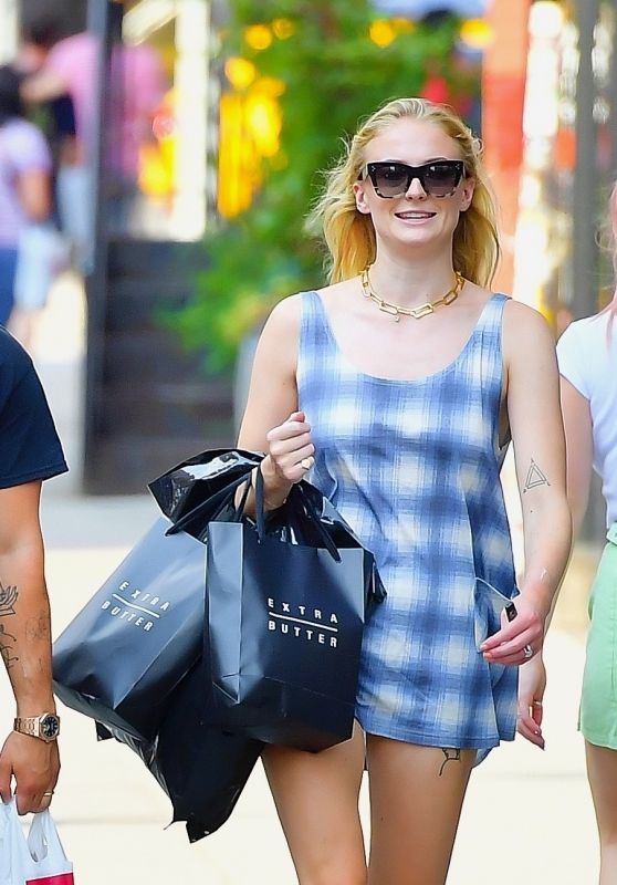 Sophie Turner - Shopping in NYC 07/29/2019