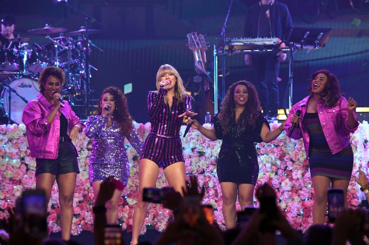 Taylor Swift - Performs in New York 07/10/2019