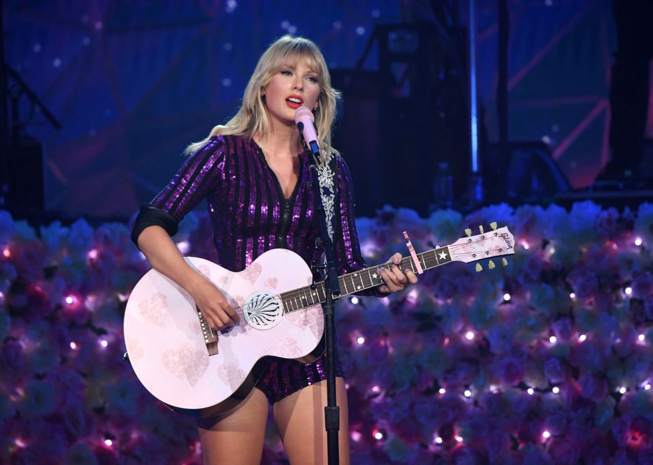 Taylor Swift Performs In New York 07 10 2019 15 