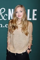 Amanda Seyfried - "The Art of Racing in the Rain" Book Signing in Los Angeles