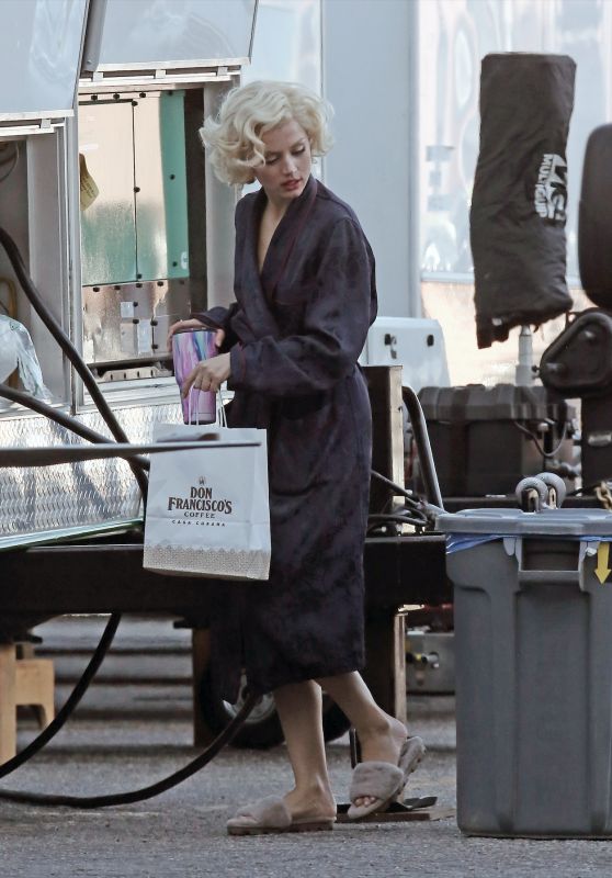 Ana de Armas - Filming "Blonde" in LA 08/20/2019