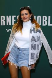 Bella Thorne - Arrives at Barnes & Noble in LA 08/13/2019