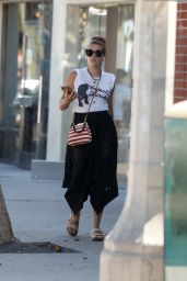 Busy Philipps - Shopping in Los Angeles 08/02/2019