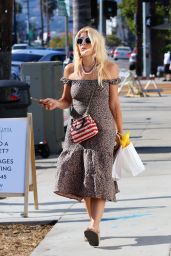 Busy Philipps - Shopping in Silver Lake 08/16/2019