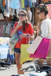 Charlotte Casiraghi - Shopping on the Market in Cap-Ferret 08/05/2019