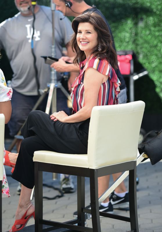 Daphne Zuniga on the Set of Extra in Los Angeles 08/15/2019