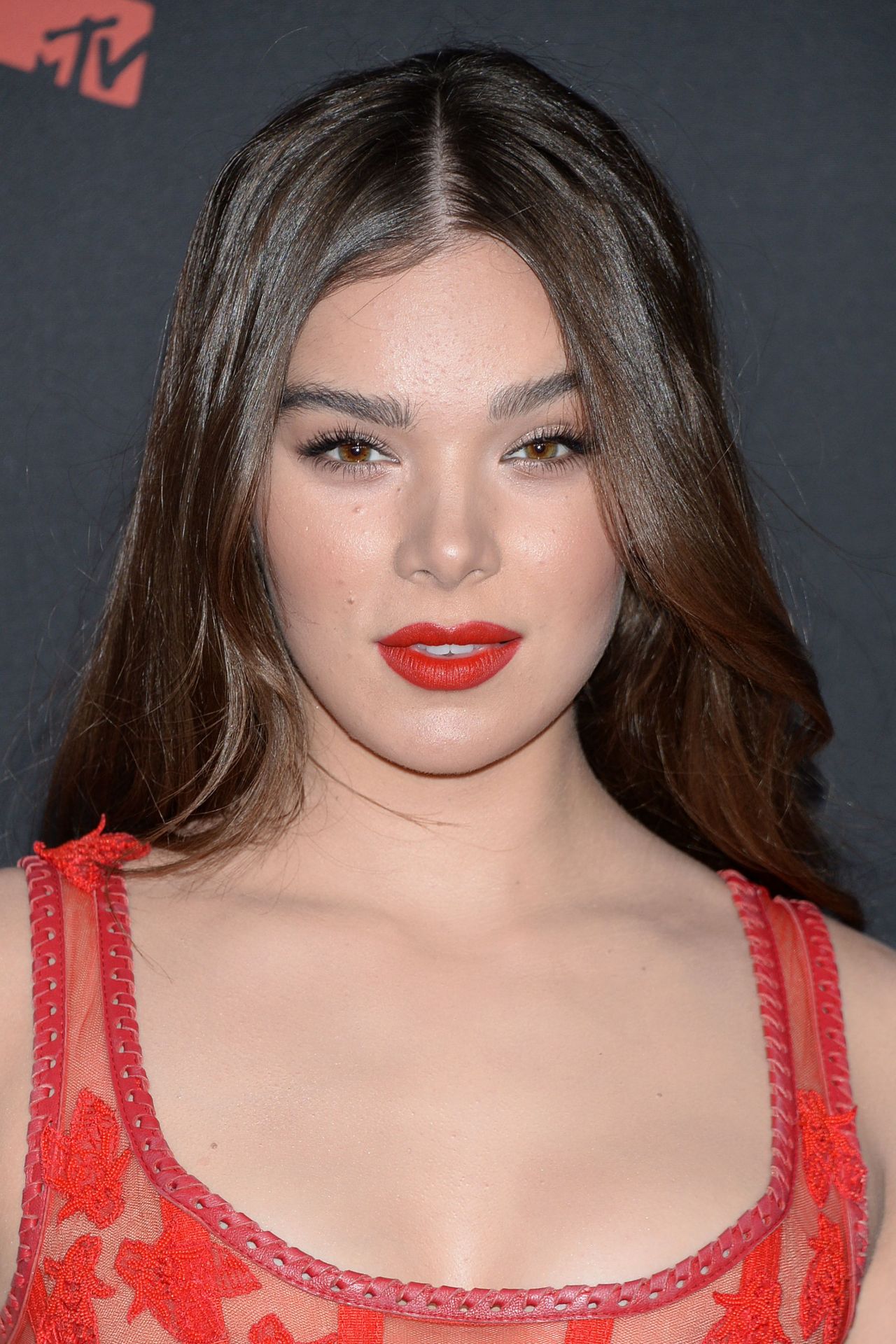 Hailee Steinfeld – 2019 MTV Video Music Awards in Newark • CelebMafia