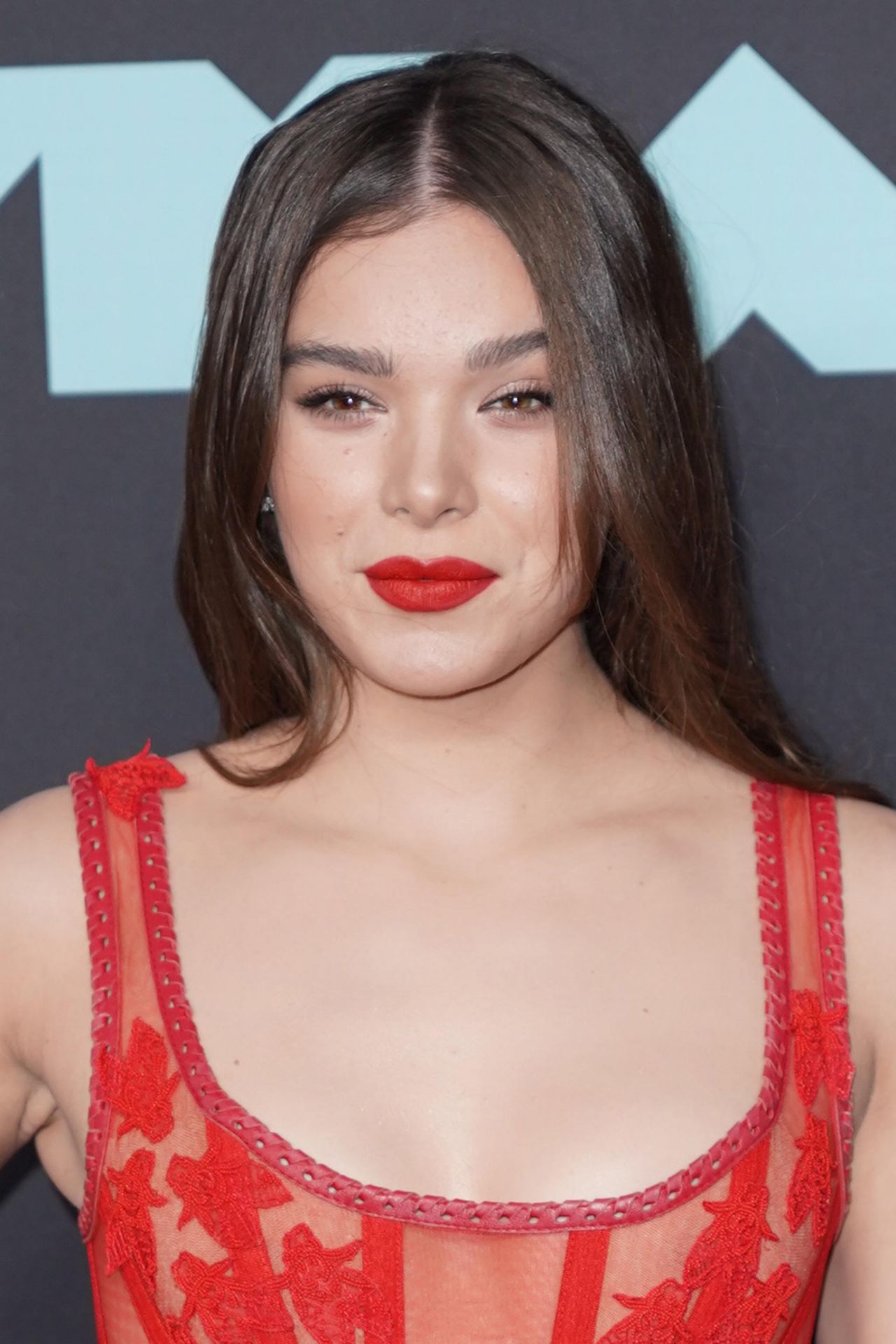 Hailee Steinfeld – 2019 MTV Video Music Awards in Newark • CelebMafia