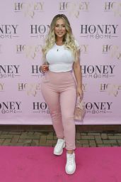 Holly Hagan – Honey Im Home Furiture Shop Launch in Leigh