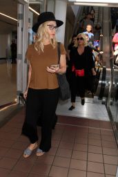 Jennie Garth -  LAX Airport in Los Angeles 08/07/2019