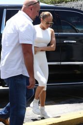 Jennifer Lopez in Leggins 08/28/2019