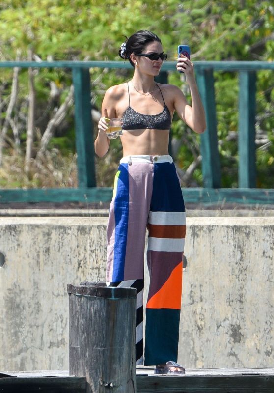 Kendall Jenner in a Bikini on a Boat in Jamaca 08/26/2019