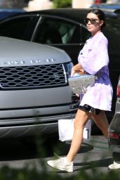Kim Kardashian Street Style - Malibu 08/04/2019