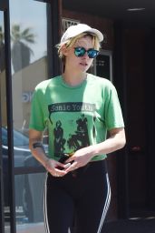 Kristen Stewart - Out in LA 08/04/2019