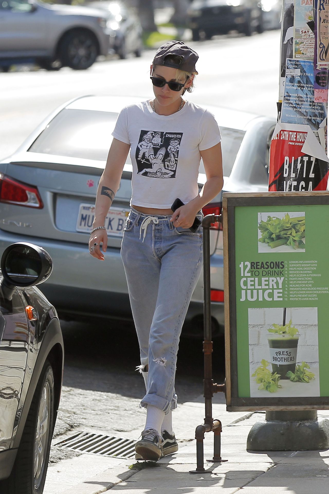 Kristen Stewart Street Style 2020 / Kristen Stewart Style Fashion