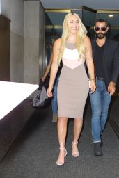 Lindsey Vonn Style  - Leaving the Today Show in NYC 08/19/2019
