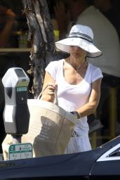 Lori Loughlin - Grocery Shopping in Beverly Hills 08/28/2019